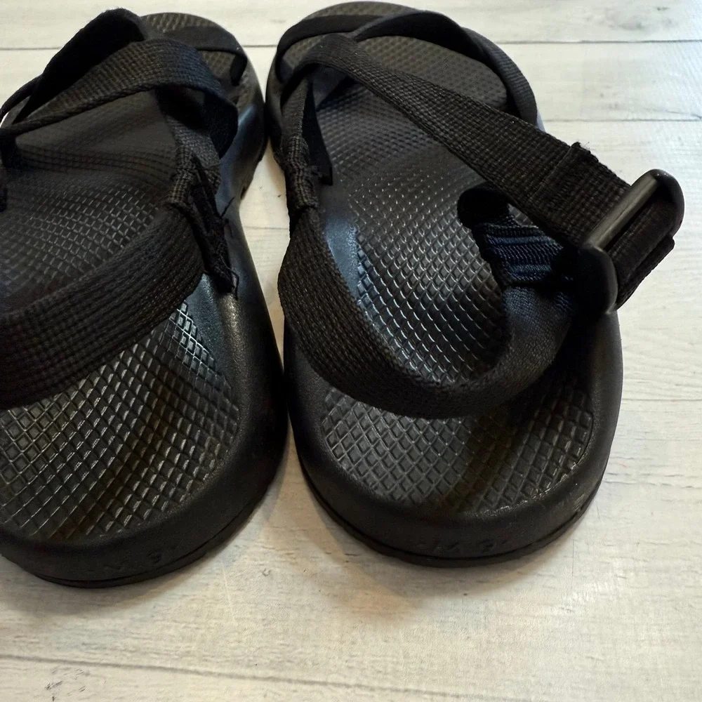 Chaco men's black‎ classic strappy sandals size 9